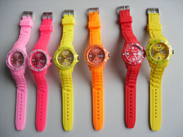 রঙিন কাস্টম সিলিকন wristband ওয়াচ এমবসড / ইসলাম ওয়াচ চাবুক