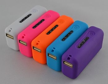 2600mAh ইউএসবি LED হাল্কা, লাল / পিঙ্ক / সবুজ সঙ্গে পোর্টেবল পাওয়ার ব্যাংক