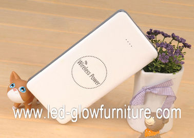 ইউনিভার্সাল 8000mAh Qi ডুয়েল ইউএসবি সব মোবাইলের ডিভাইসের জন্য পোর্টেবল ক্ষমতা ব্যাংক