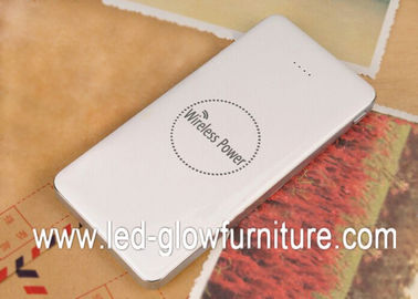 ইউনিভার্সাল 8000mAh Qi ডুয়েল ইউএসবি সব মোবাইলের ডিভাইসের জন্য পোর্টেবল ক্ষমতা ব্যাংক