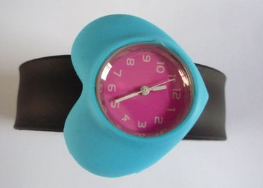 ব্লু হার্ট কেস ব্ল্যাক ব্যান্ড চড় সিলিকন wristband সঠিক কোয়ার্টজ আন্দোলন দিয়ে ঘড়ি