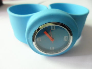 ব্লু ইলাস্টিক সিলিকন wristband ওয়াচ ডিজিটাল চিপস সঙ্গে হালকা